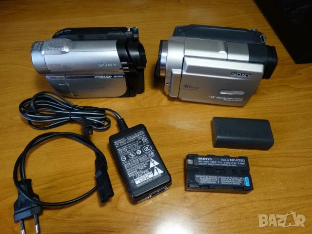 две цифрови камери SONY ...