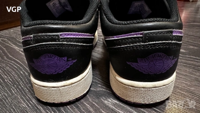 Маратонки Nike Air Jordan 1 Low , снимка 2 - Маратонки - 53891260