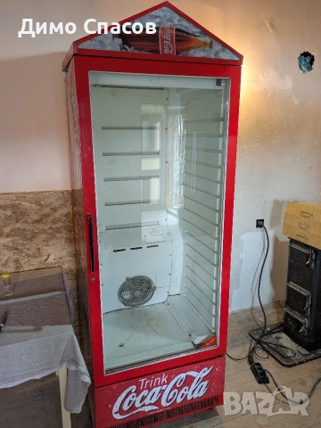 Продавам професионална хладилна витрина Coca Cola.
