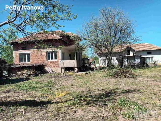 Продавам 2 къщи с двор 1270кв.м в с. Девенци община Червен бряг, снимка 15 - Къщи - 45485099