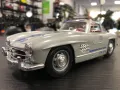 Рядък модел метална колекционерска количка MERCEDES 300 SL 1965г 1:18, снимка 1