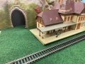 Гара за макет на влак HO 1:87 ЖП моделизъм диорама фигури, снимка 2