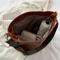 Зелена,кафява или черна ежедневна чанта от екокожа,размери и разпределение на снимките щее, снимка 5 - Чанти - 45068322