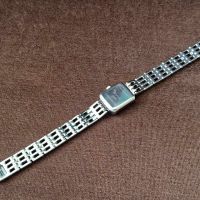 AVIA Швейцарски Часовник Гривна Дамски Swiss Made Винтидж, снимка 2 - Дамски - 45160879