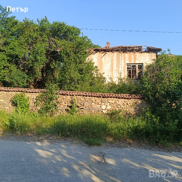 Стара  къща  за  ремонт с прилежащ парцел, снимка 1