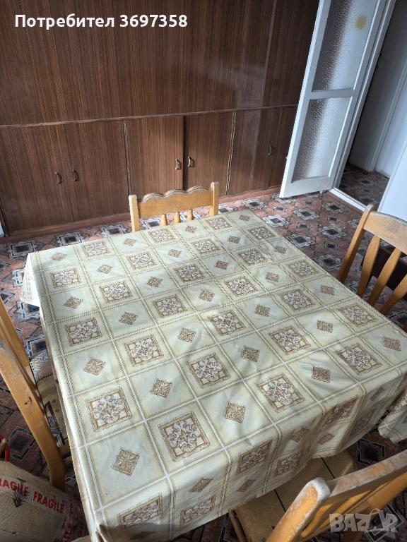 Кухненска дървена маса с 4 стола, снимка 1