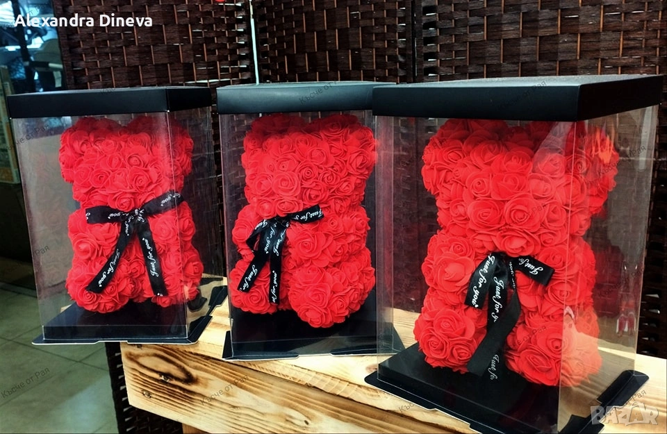 Мече с червени розички, снимка 1