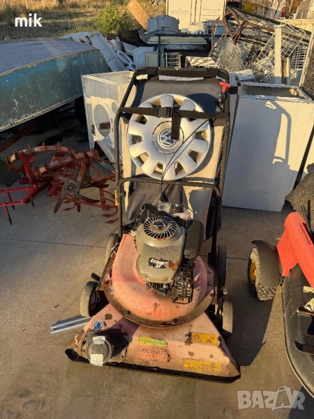 Бензинов листосъбирач, снимка 1