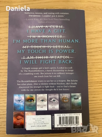 Книга ,,Shatter me” на английски , снимка 2 - Художествена литература - 52465908