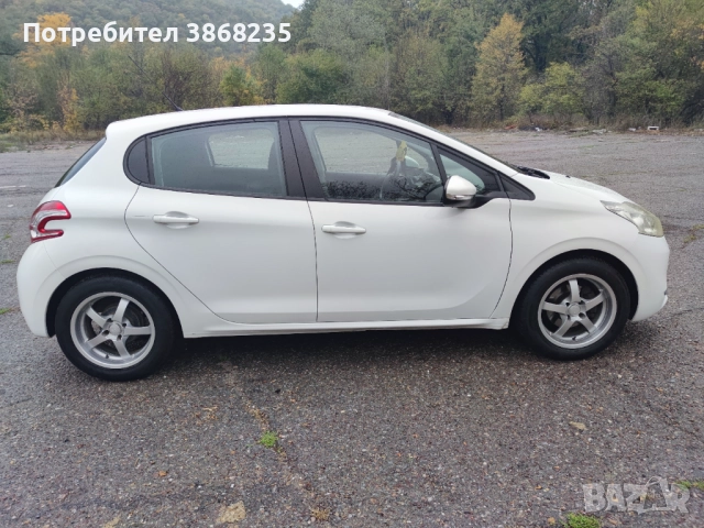 Peugeot 208 2014г, снимка 5 - Автомобили и джипове - 52100690