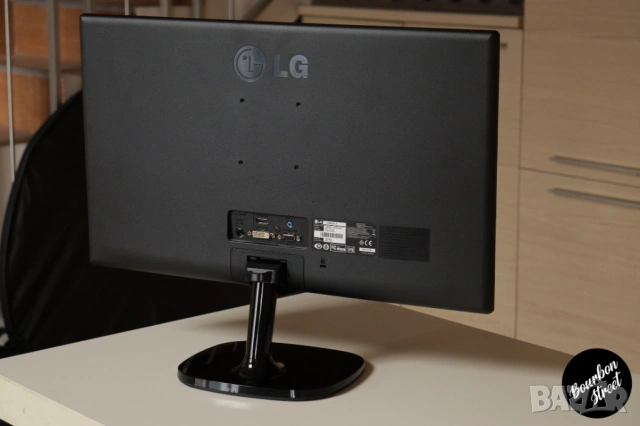 24" LG Full HD LED IPS flicker-free монитор с много тънък дизайн 24MP57VQ-P, снимка 2 - Монитори - 53710860