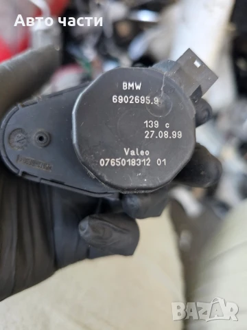 ОРИГИНАЛЕН ЗАДВИЖВАЩ СЕ МОТОР НА ВЕНТИЛАТОРА НА BMW 5 СЕРИЯ E39 6902695.9