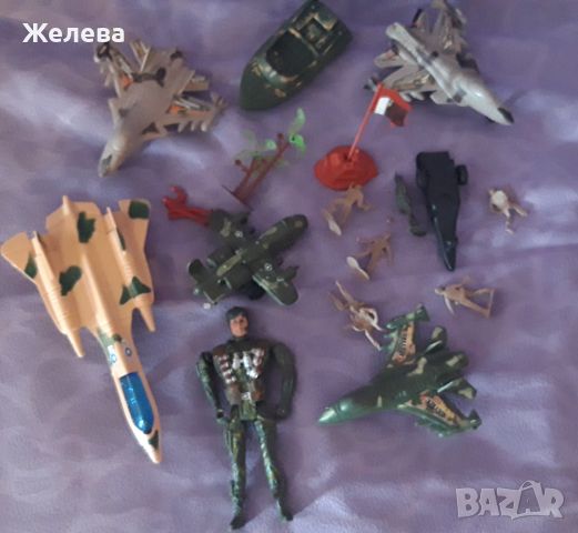 Детски играчки, войници, самолети, лодка, снимка 1 - Фигурки - 46409413