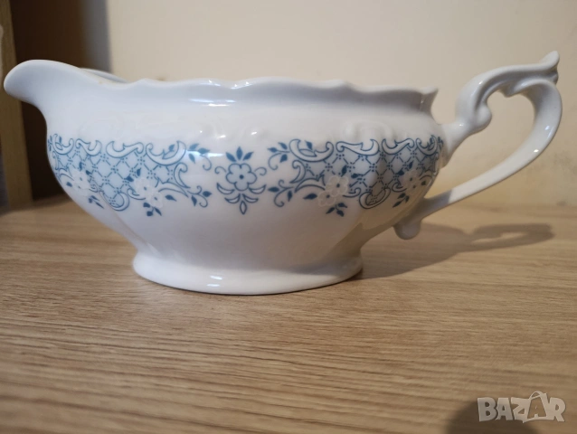 Порцеланова сосиера Изида