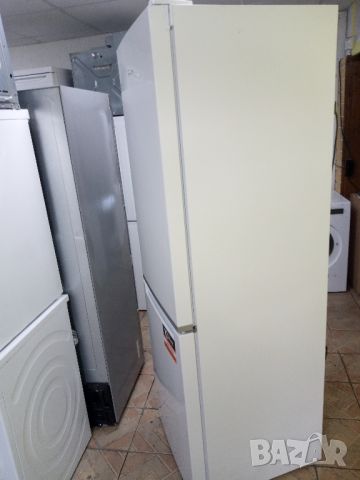 Като нов комбиниран хладилник с фризер Bauknecht  no frost 2 години гаранция!, снимка 5 - Хладилници - 45088359