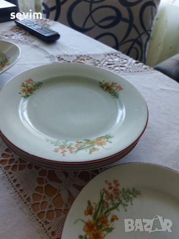 9 броя порцеланови чинии на Китка, снимка 6 - Чинии - 45916987