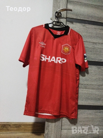 Продавам футболна тениска на Манчестър Юнайтед отзад на CANTONA