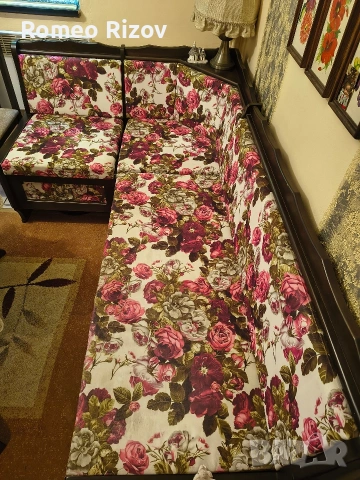 продавам кухненски ъгъл с маса и три стола може и поотделно