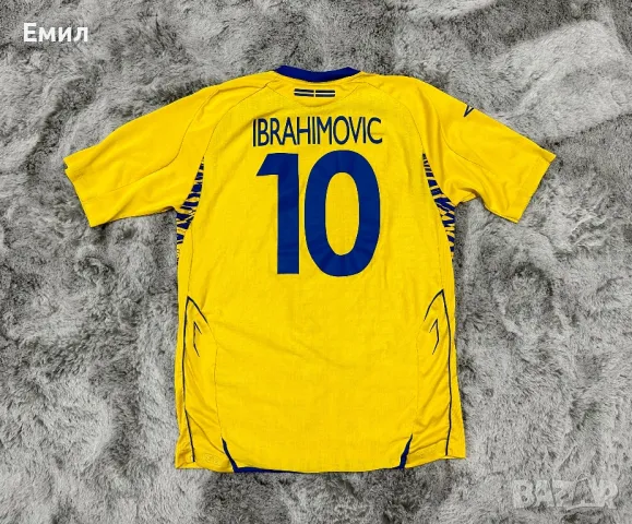 Оригинална тениска Umbro x Sweden x Zlatan Ibrahimovic, Размер М, снимка 1 - Футбол - 47185224