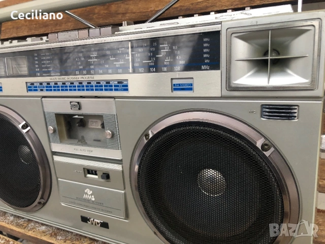 Радиокасетофон JVC RC M70, снимка 2 - Радиокасетофони, транзистори - 53333193