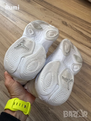 Оригинални маратонки Nike Jordan Max Aura 4! 37,5 н, снимка 9 - Маратонки - 31456669