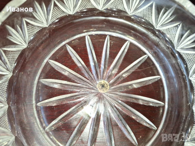 Продавам кристална малка купа
