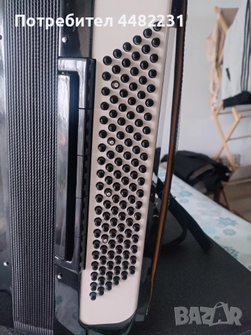 Продавам едно ново Италиянско Бижу за ценители акордеон Скандал 120баса черен с куфар , снимка 9 - Акордеони - 52943753