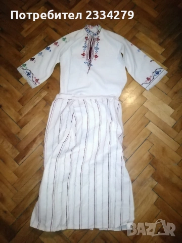 Долната част на традиционна носия фуста или част от,,сая". 