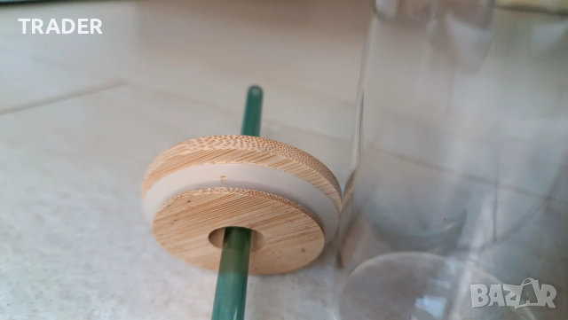 Стъклена чаша със сламка, бамбуков капак, силиконов уплътнител, вместимост 460 мл, снимка 3 - Чаши - 20483873