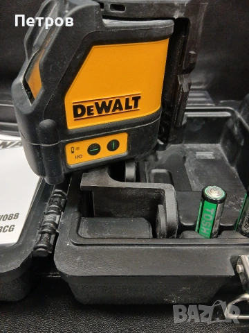 Зелен линеен лазерен нивелир DEWALT DW088CG, снимка 7 - Други инструменти - 53428234