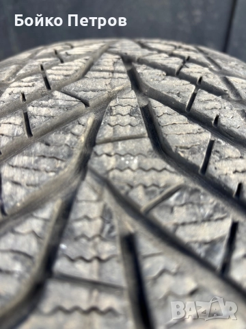 Зимни гуми 235/65/17, снимка 3 - Гуми и джанти - 52106863