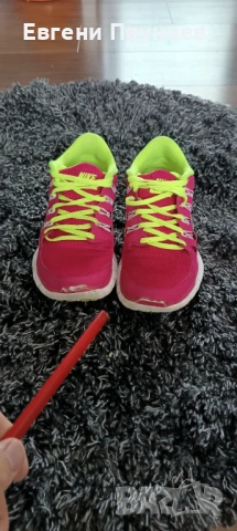 Дамски маратонки Nike размер 39 в розово и зелено , снимка 2 - Маратонки - 53470515