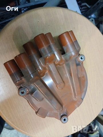 дистрибуторна капачка за шест цилиндров двигател BOSCH 1235 522 387