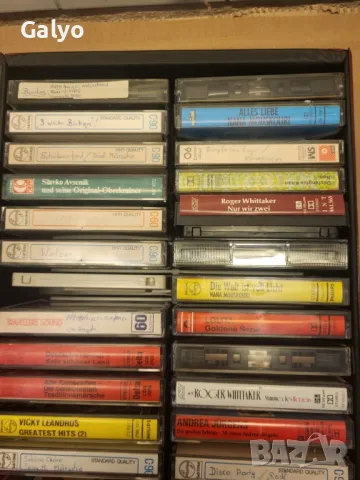 Стар Ретро Куфар за аудиокасети 32 броя , снимка 2 - Аудиосистеми - 50395669