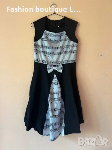 Музикална рокля с ноти и петолиния в черно бял цвят и цип на гърба 🖤