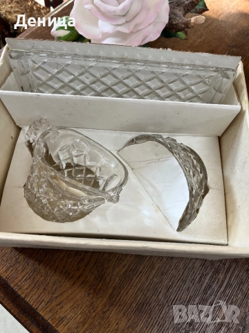 Бохемски  кристален сервиз .  Включва кана за сметана/ мляко, захарница и поднос. Отличителен диаман, снимка 9 - Други - 52655735