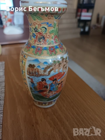 Ваза порцелан с красиви, цветни,  мотиви