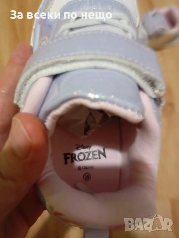 Светещи маратонки за момиче Елза чисто нови размер 28, снимка 2 - Детски маратонки - 52371842