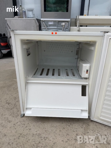 Малък мини фризер AEG 60см, снимка 2 - Фризери - 52663126