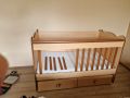 Бебешкото легло “Тони” с размери 70/140 см+ матрак + обиколници + олекотена завивка.