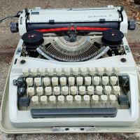 Две пишещи машини, снимка 11 - Антикварни и старинни предмети - 45685725