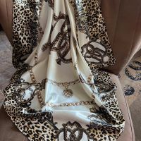Уникален шал в стил Versace, снимка 8 - Шалове - 45927008