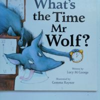 Английска книга Whats The Time Mr Wolf? , снимка 1 - Детски книжки - 45437093