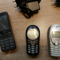Стари телефони и зарядни за ремонт или за части., снимка 2 - Други - 44941007