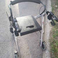 Сгъваема алуминиева проходилка ролатор за възрастни, оперирани, трудно подвижни хора. Удобни седалка, снимка 5 - Ролатори - 45256630