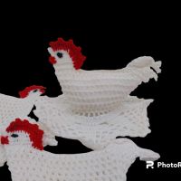 Ръчно плетени на една кука кокошчици, снимка 2 - Декорация за дома - 45154939