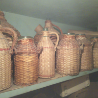 Плетени дамаджани шишета и съдове, снимка 1 - Антикварни и старинни предмети - 44948914