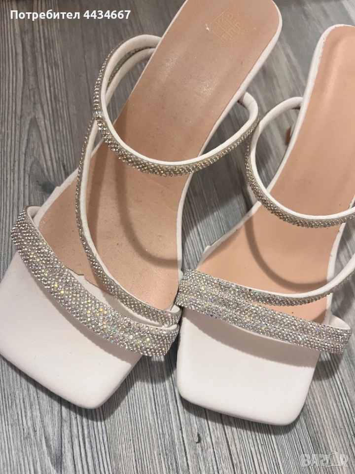 Бели сандали, снимка 1