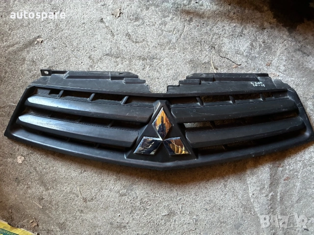 Предна решетка за Mitsubishi L200. 10-15г. Митсубиши. Л200. С забележки. (Едно счупено уше). 