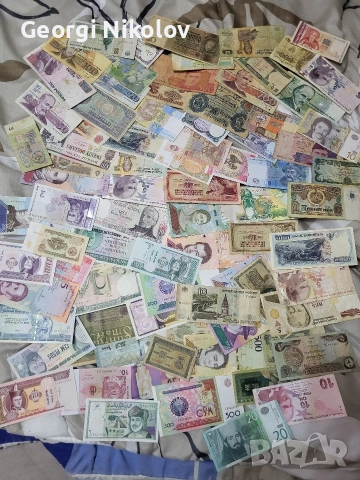 Банкноти от цял свят 82 броя